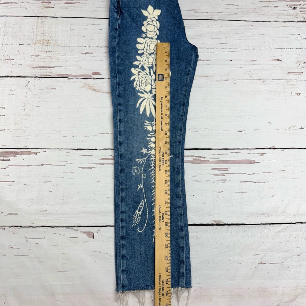 7 For All Mankind Blue Jeans with White Floral Embroidery - Picture 10 of 10